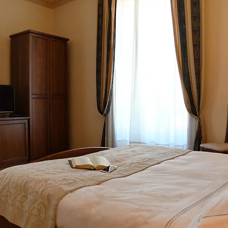 Conte Riccardi 3* Rocca D'Arazzo